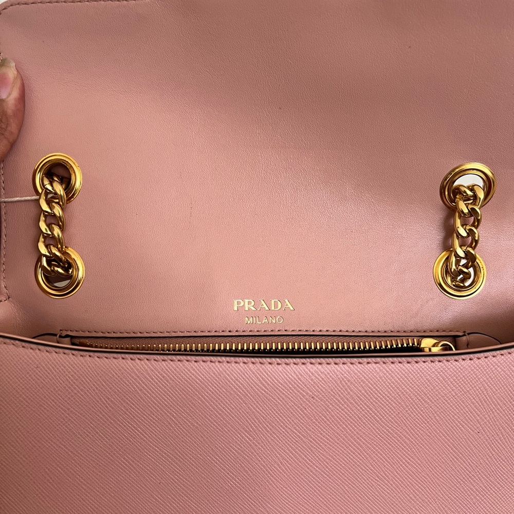 Prada Saffiano crossbody bag LIKE NEW - Picture 9 of 9